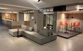 Flat completo - Até 2 Pessoas - Unidade com Jacuzzi privativa e área comum com visão para o mar